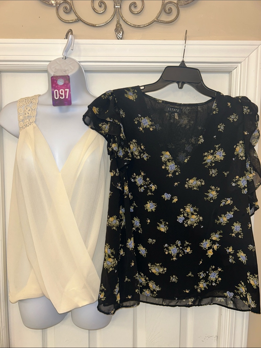 1. State Black Floral V-Neck Ruffle Sleeve Blouse XS/Forever 21 small top